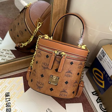 エムシーエム ショルダーバッグ