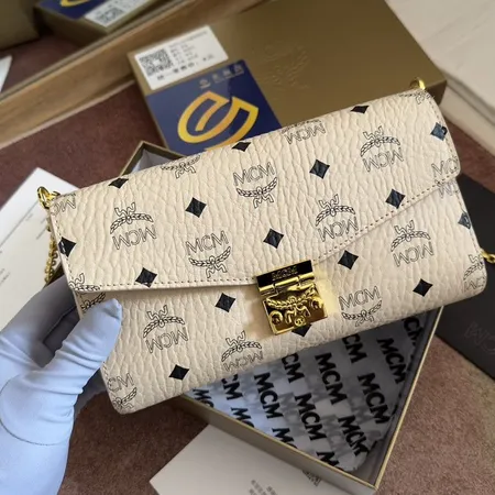 エムシーエム ショルダーバッグ