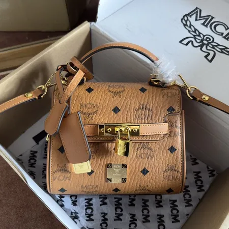 エムシーエム ショルダーバッグ