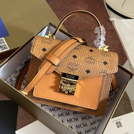 エムシーエム ショルダーバッグ