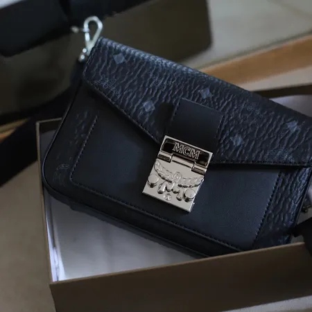 エムシーエム ショルダーバッグ