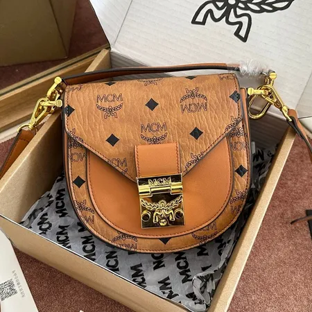 エムシーエム ショルダーバッグ