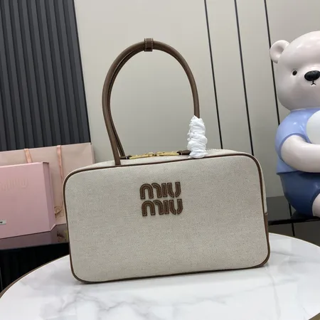 ミュウミュウ ハンドバッグ