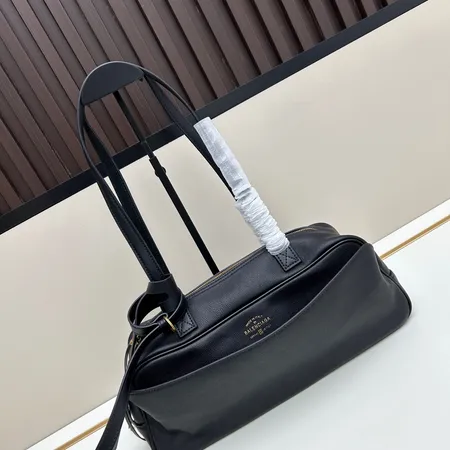 バレンシアガ ショルダーバッグ