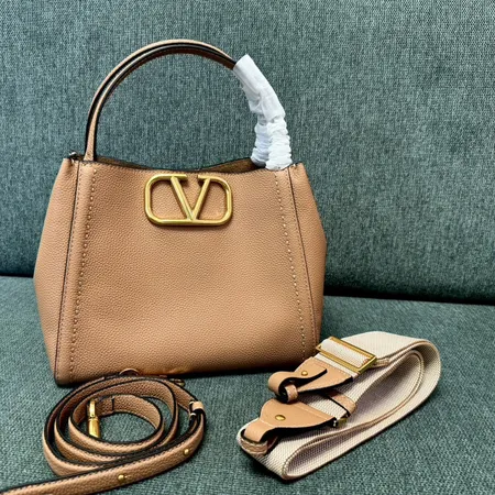 フェラガモ ハンドバッグ