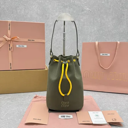 ミュウミュウ ショルダーバッグ