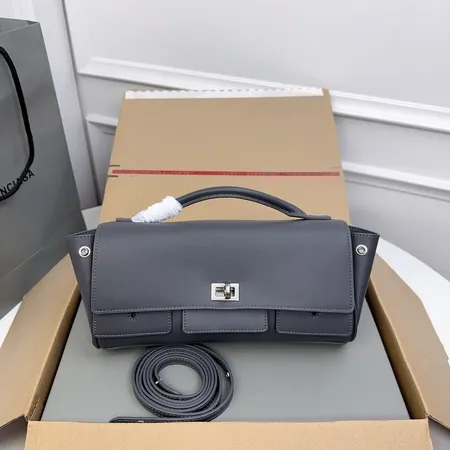 バレンシアガ ショルダーバッグ