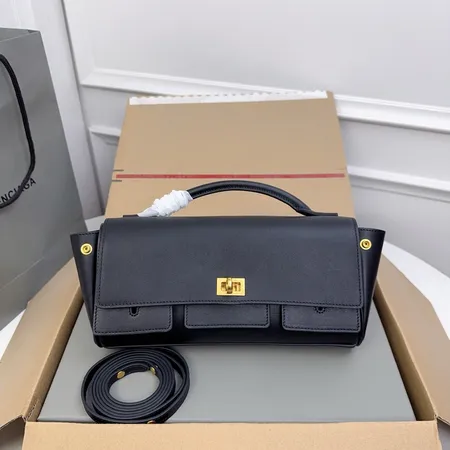 バレンシアガ ショルダーバッグ