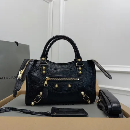 バレンシアガ ショルダーバッグ