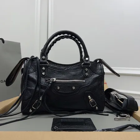 バレンシアガ ショルダーバッグ