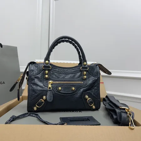 バレンシアガ ショルダーバッグ