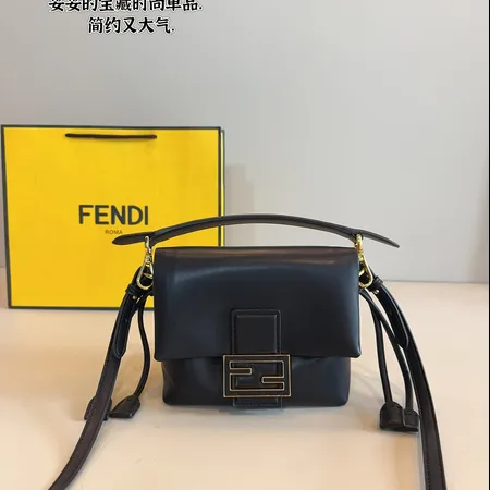 フェンディ ショルダーバッグ