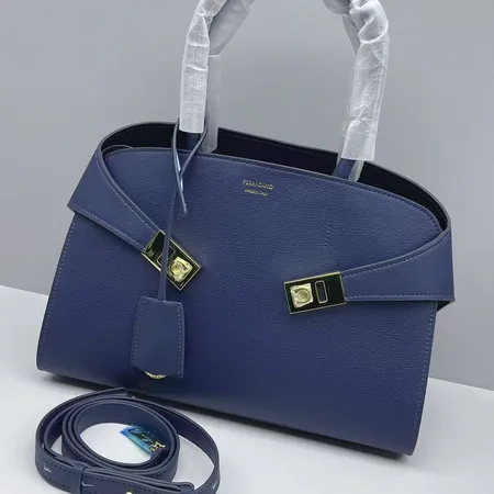 フェラガモ ハンドバッグ