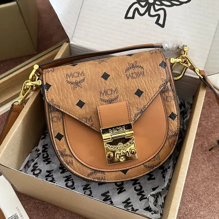 エムシーエム ショルダーバッグ