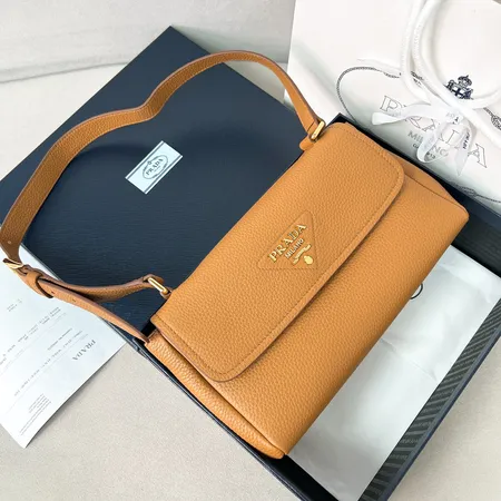 プラダ ショルダーバッグ