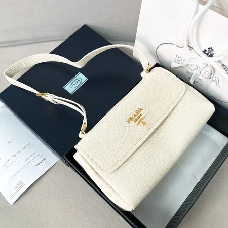 プラダ ショルダーバッグ