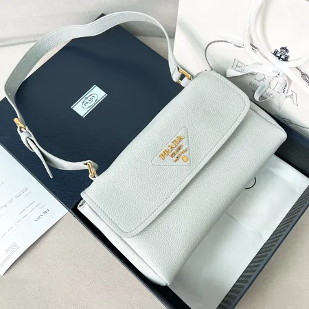 プラダ ショルダーバッグ