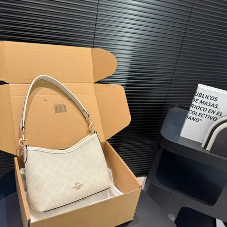 コーチ ハンドバッグ