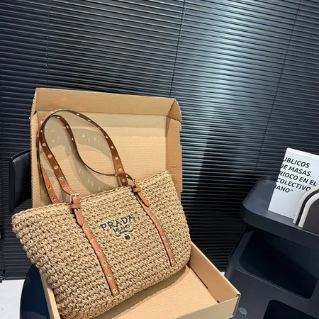 プラダ ハンドバッグ