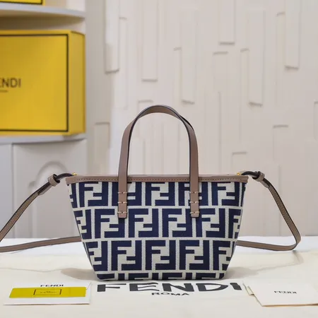 フェンディ ハンドバッグ