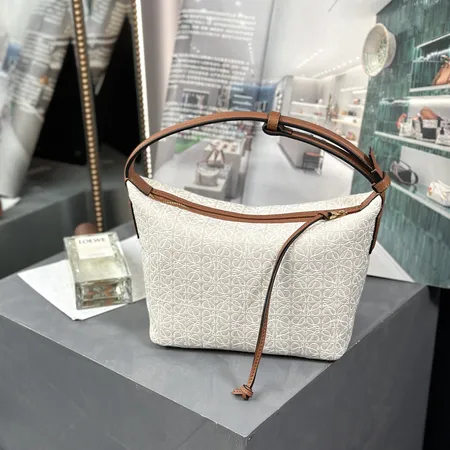 ロエベ ショルダーバッグ