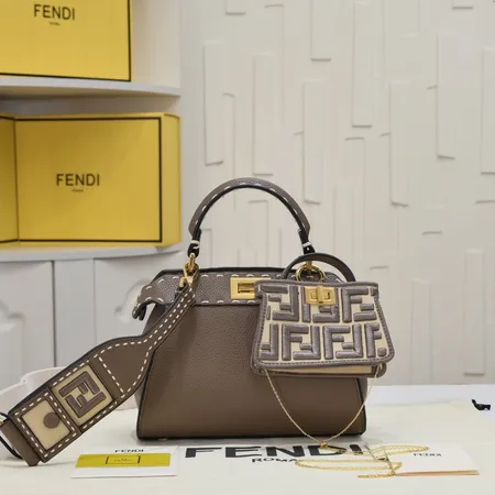 フェンディ ハンドバッグ
