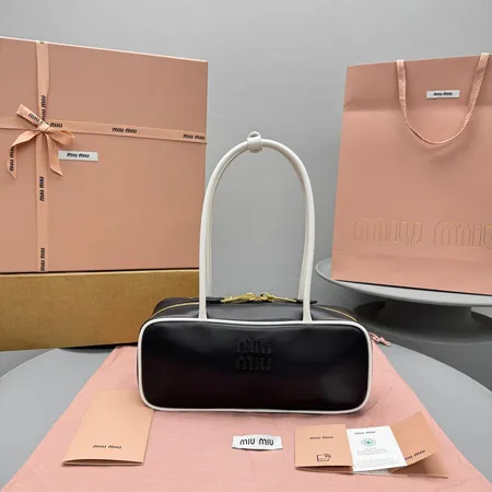 ミュウミュウ ショルダーバッグ