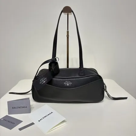 バレンシアガ ショルダーバッグ