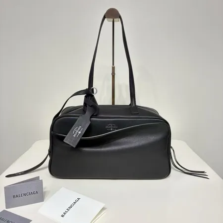 バレンシアガ ショルダーバッグ