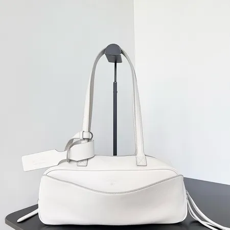 バレンシアガ ショルダーバッグ