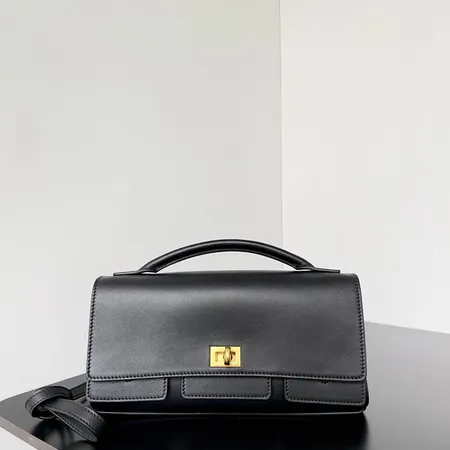 バレンシアガ ショルダーバッグ