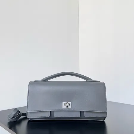 バレンシアガ ショルダーバッグ