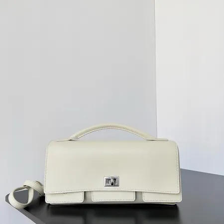 バレンシアガ ショルダーバッグ