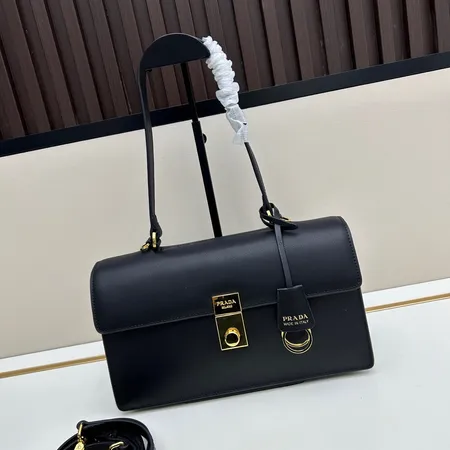 プラダ ハンドバッグ