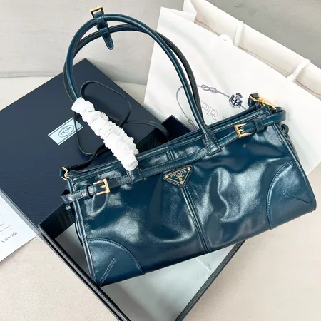 プラダ ショルダーバッグ