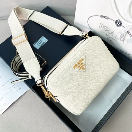 プラダ ショルダーバッグ