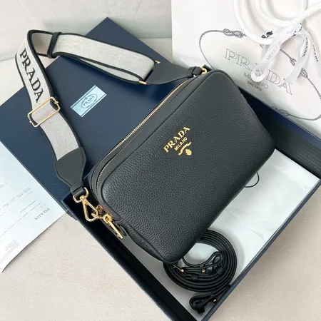 プラダ ショルダーバッグ