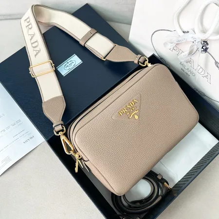 プラダ ショルダーバッグ