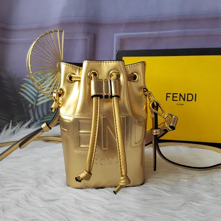 フェンディ ショルダーバッグ