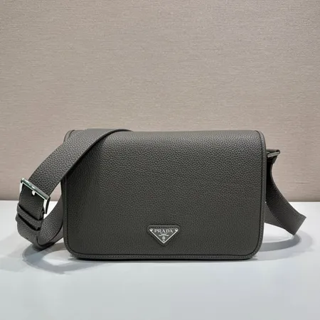 プラダ ショルダーバッグ