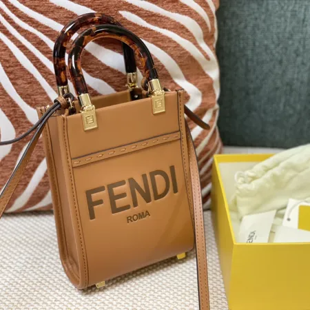 フェンディ ハンドバッグ