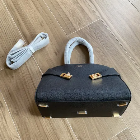 フェラガモ ハンドバッグ