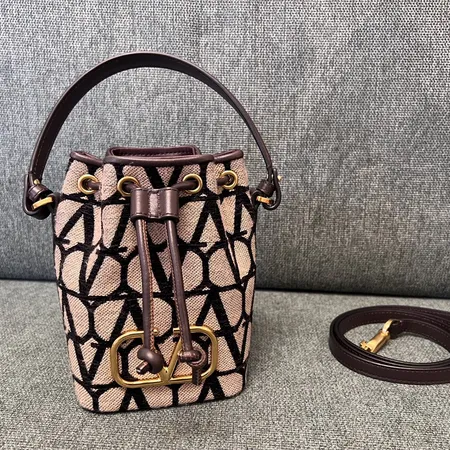 ヴァレンティノ ハンドバッグ