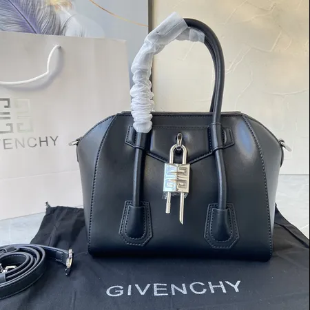 ジバンシィ ハンドバッグ