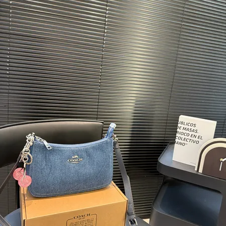 コーチ ショルダーバッグ