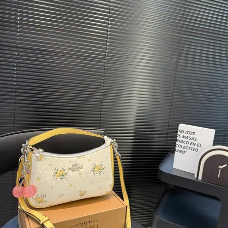 コーチ ショルダーバッグ