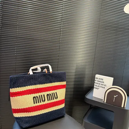 ミュウミュウ ハンドバッグ