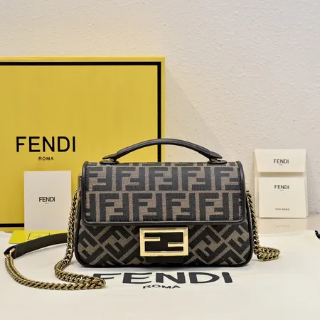 エムシーエム ショルダーバッグ