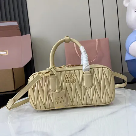 ミュウミュウ ハンドバッグ