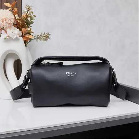 プラダ ショルダーバッグ